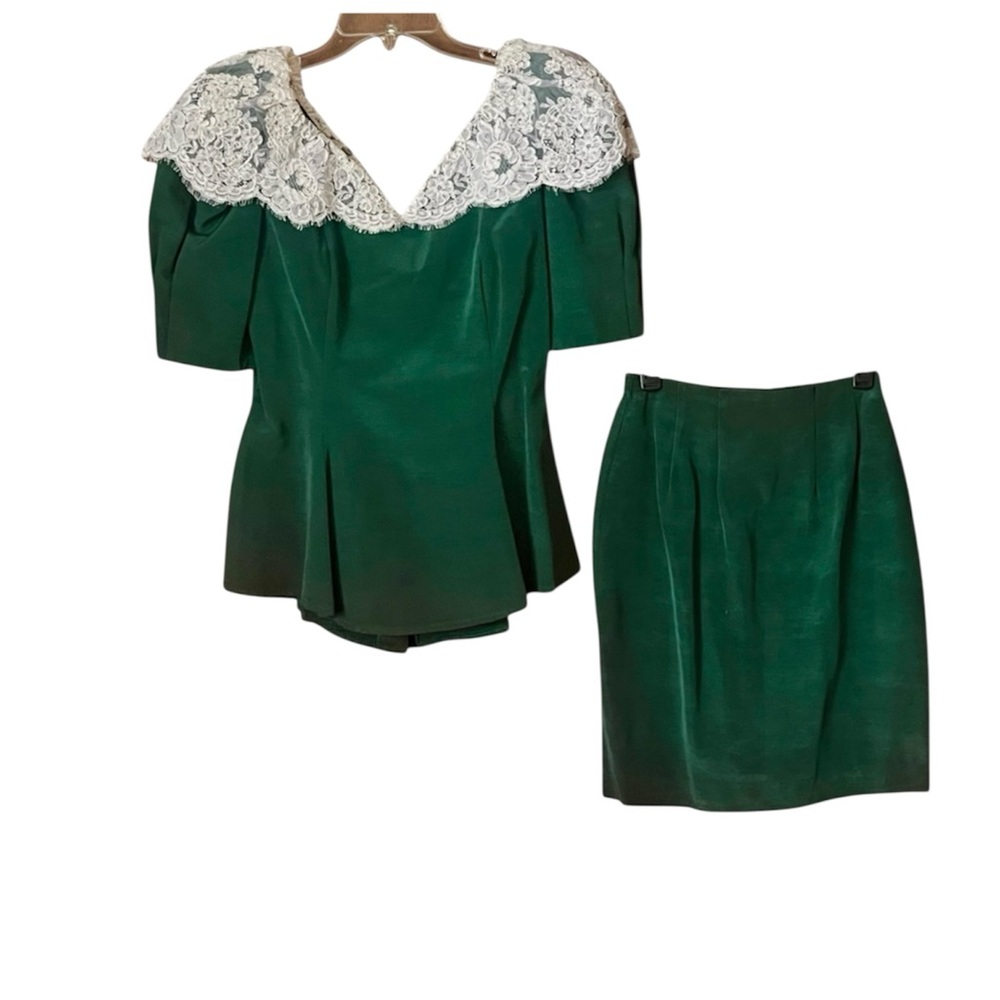 ***SOLD***Vintage Watters & Watters feminine Puffed Lace adorned sleeves skirt